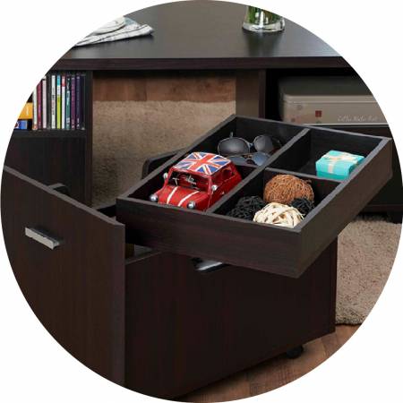 أدراج تخزين ومنصات قابلة للفصل.